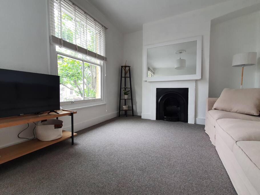 Appartamento Beautiful Flat In Bow *